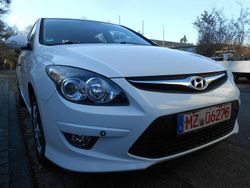 Crystalweiß Gebraucht 2011 Hyundai i30 Limousine | 5.750 € (Etwas zu teuer)