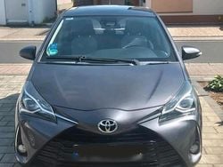 Grau Gebraucht 2017 Toyota Yaris Kleinwagen | 10.500 € (Guter Preis)