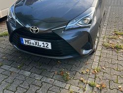 Grau Gebraucht 2018 Toyota Yaris Limousine | 8.300 € (Guter Preis)