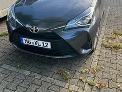 Grau Gebraucht 2018 Toyota Yaris Limousine | 8.300 € (Guter Preis)