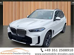 Weiß mineralweiss metallic (metallic) Gebraucht 2024 BMW X5 Shadowline SUV | 79.980 € (Guter Preis)