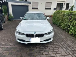 Weiß Gebraucht 2012 BMW 320 Luxury Line Limousine | 10.999 €