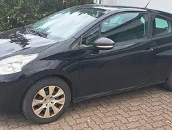 Schwarz Gebraucht 2014 Peugeot 208 Active Kleinwagen | 1.950 € (Fairer Preis)