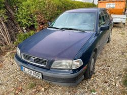 Blau Gebraucht 1998 Volvo V40 Kombi | 2.100 € (Teuer)