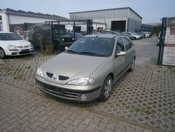 Gold Gebraucht 2000 Renault Mégane Dynamique Limousine | 2.990 € (Fairer Preis)