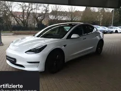 Weiß Gebraucht 2021 Tesla Model 3 Long Range Limousine | 28.500 € (Etwas zu teuer)