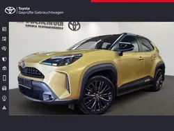 Brass gold 5c2/ black 202 Gebraucht 2022 Toyota Yaris Cross SUV | 25.390 € (Fairer Preis)