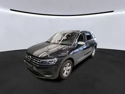Deep black perleffek (metallic) Gebraucht 2021 VW Tiguan Allspace Comfortline SUV | 26.899 € (Superpreis)