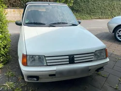 Weiß Gebraucht 1989 Peugeot 205 Cabrio | 2.599 €
