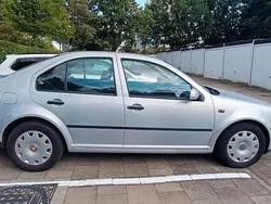 Grau Gebraucht 2000 VW Bora Limousine | 2.750 € (Teuer)