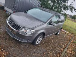 Grau Gebraucht 2007 VW Touran Trendline Van / Kleinbus | 4.150 € (Fairer Preis)