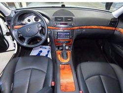 Weiß Gebraucht 2009 Mercedes E350 Avantgarde Limousine | 14.600 € (Etwas zu teuer)