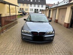 Blau Gebraucht 2002 BMW 318 Limousine | 2.199 € (Guter Preis)