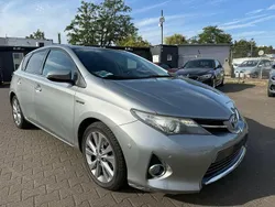 Grau Gebraucht 2013 Toyota Auris Hybrid Edition Limousine | 9.999 € (Guter Preis)