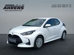 Schneeweiß Gebraucht 2022 Toyota Yaris Comfort Kleinwagen | 12.900 € (Fairer Preis)