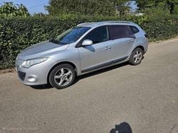 Silber Gebraucht 2010 Renault Mégane GrandTour Expression Kombi | 2.999 € (Fairer Preis)