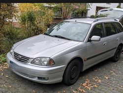 Grau Gebraucht 2002 Toyota Avensis Kombi | 1.950 € (Fairer Preis)