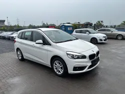 Weiß Gebraucht 2015 BMW 218 Gran Tourer Advantage Van / Kleinbus | 5.750 €