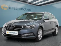 Grau Gebraucht 2022 Skoda Superb Kombi | 24.649 € (Guter Preis)