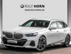 Weiß Gebraucht 2024 BMW 520 Comfort Edition Kombi | 52.950 € (Guter Preis)