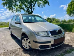 Gold Gebraucht 2008 Skoda Fabia Limousine | 1.900 € (Fairer Preis)