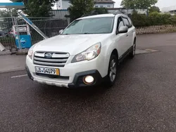 Weiß Gebraucht 2014 Subaru Outback Comfort SUV | 8.450 €