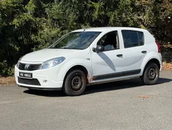 Weiß Gebraucht 2009 Dacia Sandero Basis Kleinwagen | 1.290 € (Guter Preis)