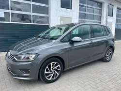 Grau Gebraucht 2017 VW Golf Sportsvan Sound Van / Kleinbus | 10.900 € (Superpreis)