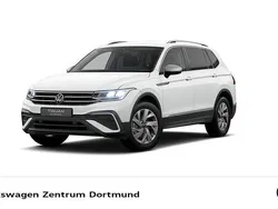 Weiß Gebraucht 2024 VW Tiguan Allspace Life SUV | 31.411 € (Superpreis)