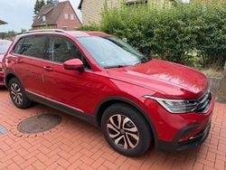 Rot Gebraucht 2022 VW Tiguan Active SUV | 28.799 € (Guter Preis)