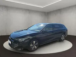 Grenadillschwarz metallic Gebraucht 2024 VW Passat Elegance Kombi | 34.900 € (Fairer Preis)