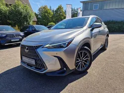 Titaniumsilber (metallic) Gebraucht 2022 Lexus NX450h+ E-FOUR Executive Line SUV | 49.990 € (Fairer Preis)