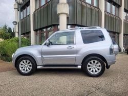 Cool silver Gebraucht 2010 Mitsubishi Pajero Instyle SUV | 13.900 € (Fairer Preis)