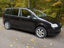 Schwarz Gebraucht 2005 VW Touran Van / Kleinbus | 2.590 € (Fairer Preis)
