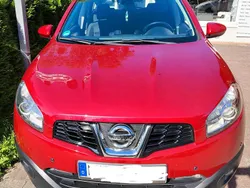 Rot Gebraucht 2011 Nissan Qashqai SUV | 10.100 € (Etwas zu teuer)