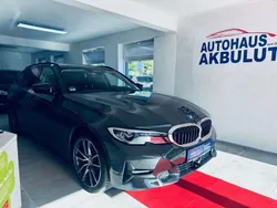 Grau Gebraucht 2021 BMW 330e Sport Line Kombi | 29.950 € (Fairer Preis)