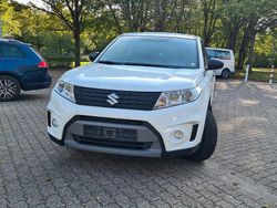 Weiß Gebraucht 2017 Suzuki Vitara Club SUV | 11.300 € (Fairer Preis)