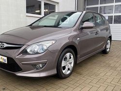 Beige Gebraucht 2011 Hyundai i30 Classic Limousine | 5.400 € (Etwas zu teuer)