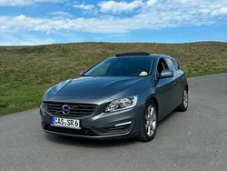 Grau Gebraucht 2015 Volvo V60 Kombi | 9.500 €