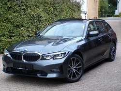 Grau Gebraucht 2021 BMW 330e Sport Line Kombi | 22.840 € (Fairer Preis)