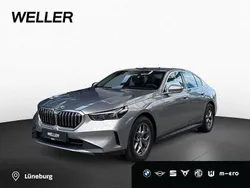 Grau Gebraucht 2024 BMW 520 Comfort Edition Limousine | 51.390 € (Superpreis)