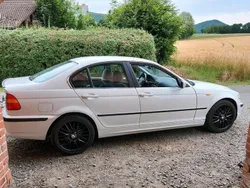 Weiß Gebraucht 2002 BMW 320 Limousine | 1.999 € (Superpreis)