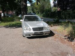 Silber Gebraucht 2000 Mercedes E200 Elegance Limousine | 2.999 €