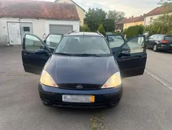 Blau Gebraucht 2001 Ford Focus Kombi | 850 € (Guter Preis)