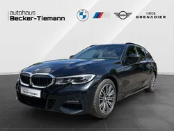 Saphirschwarz Gebraucht 2021 BMW 330e M Sport Kombi | 29.909 € (Guter Preis)