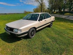 Weiß Gebraucht 1987 Audi 100 Limousine | 3.800 €