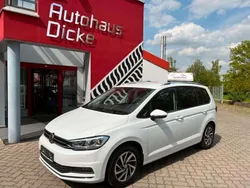 Pure white Gebraucht 2017 VW Touran Sound Van / Kleinbus | 23.490 € (Etwas zu teuer)