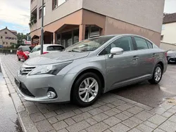 Silber Gebraucht 2012 Toyota Avensis Life Limousine | 11.999 € (Teuer)