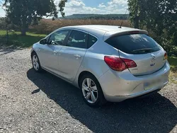 Silber Gebraucht 2014 Opel Astra Limousine | 5.500 € (Guter Preis)