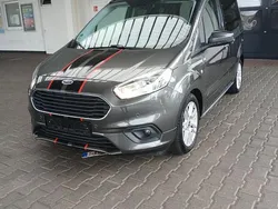 Grau Gebraucht 2019 Ford Tourneo Courier Titanium Van / Kleinbus | 12.999 € (Guter Preis)